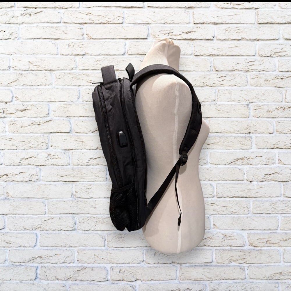 Brand New with tag Black Laptop Backpack - Picture 2 of 11